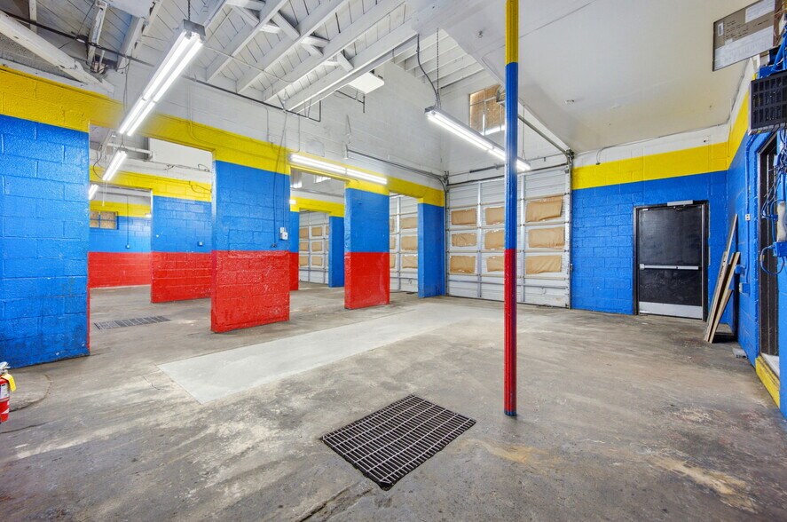 More Photos Of 2800 E Platte Ave, Colorado Springs Auto Repair For Lease