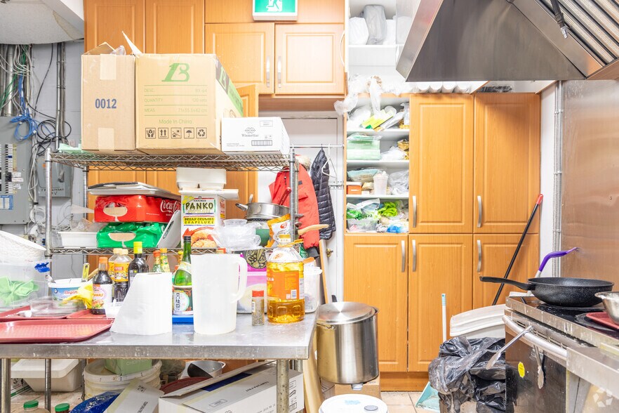 More Photos Of 670 Hwy-7 E, Richmond Hill General Retail For Sale