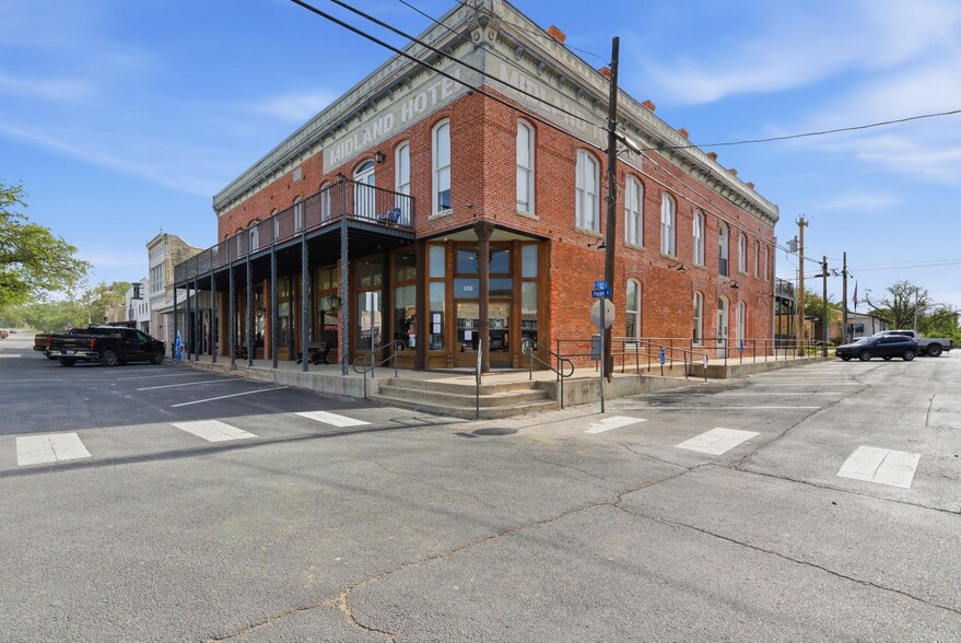 More Photos Of 103 N Pecan St, Hico Hotel For Sale