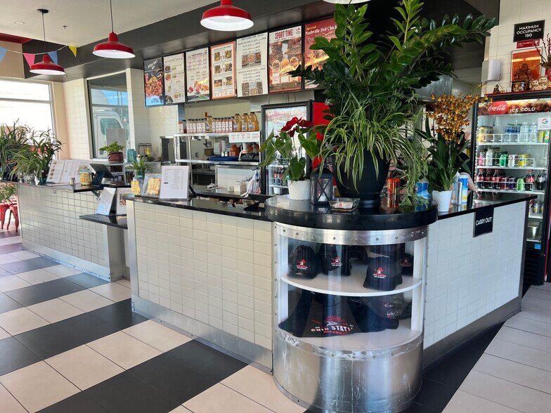 More Photos Of 7205 S Broadway Ave, Tyler Fast Food For Lease