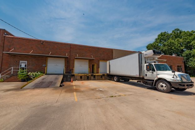 More Photos Of 5055-5061 Kennedy Rd, Forest Park Warehouse For Lease