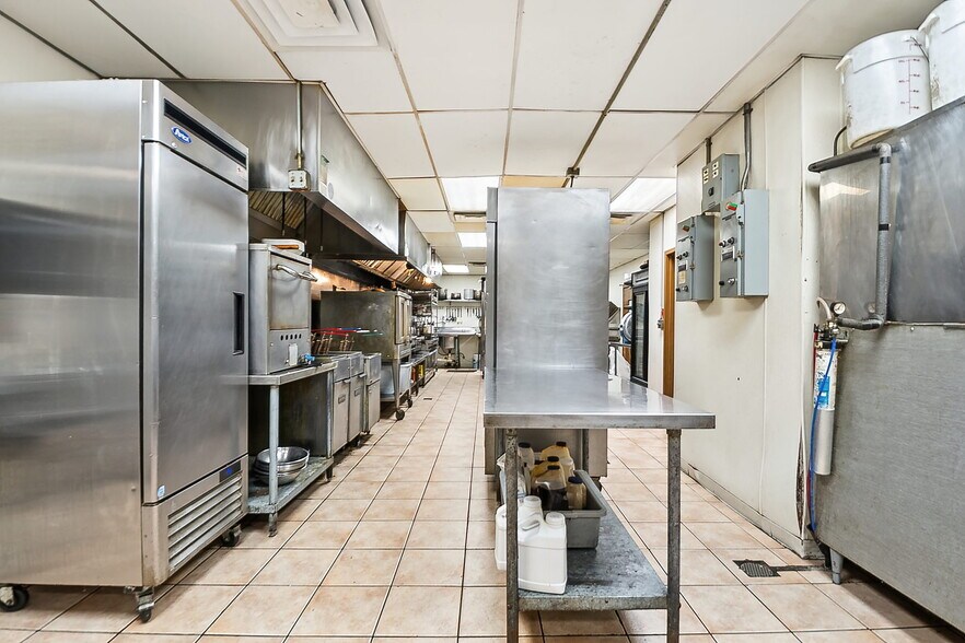 More Photos Of 380 Coal St, Wilkes Barre Freestanding For Lease