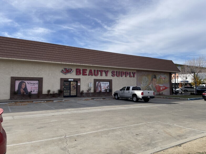 More Photos Of 640-646 W Lancaster Blvd, Lancaster Storefront Retail Office For Sale