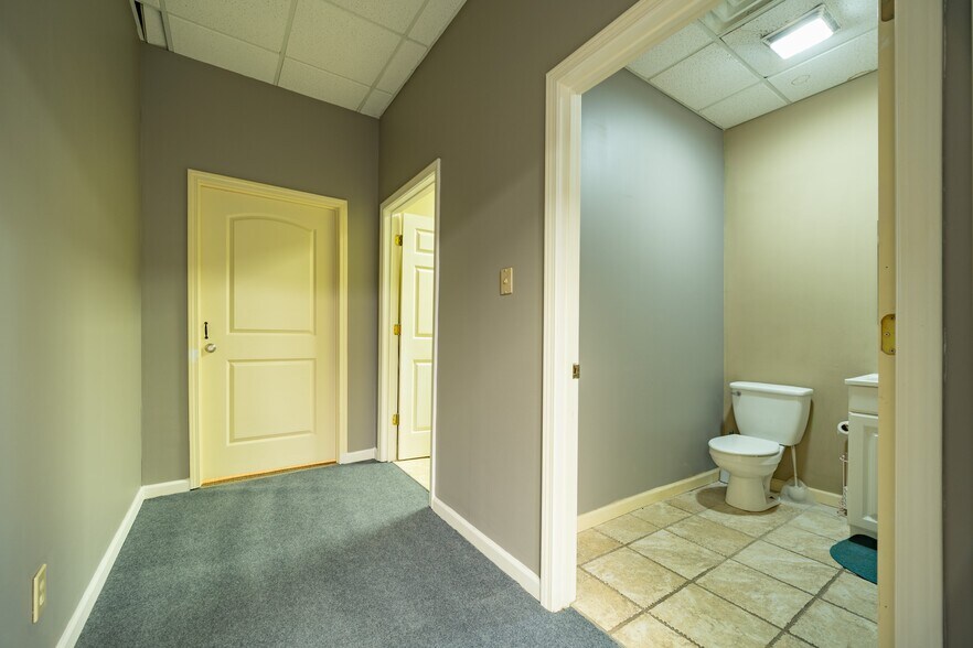 More Photos Of 555 Columbia Dr, Carrollton Office For Lease
