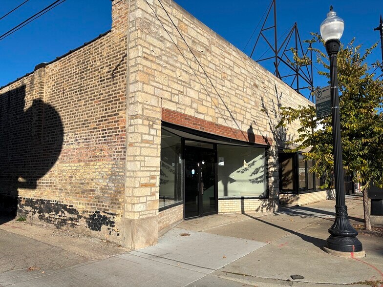 Primary Photo Of 4212 W Irving Park Rd, Chicago Office For Sale