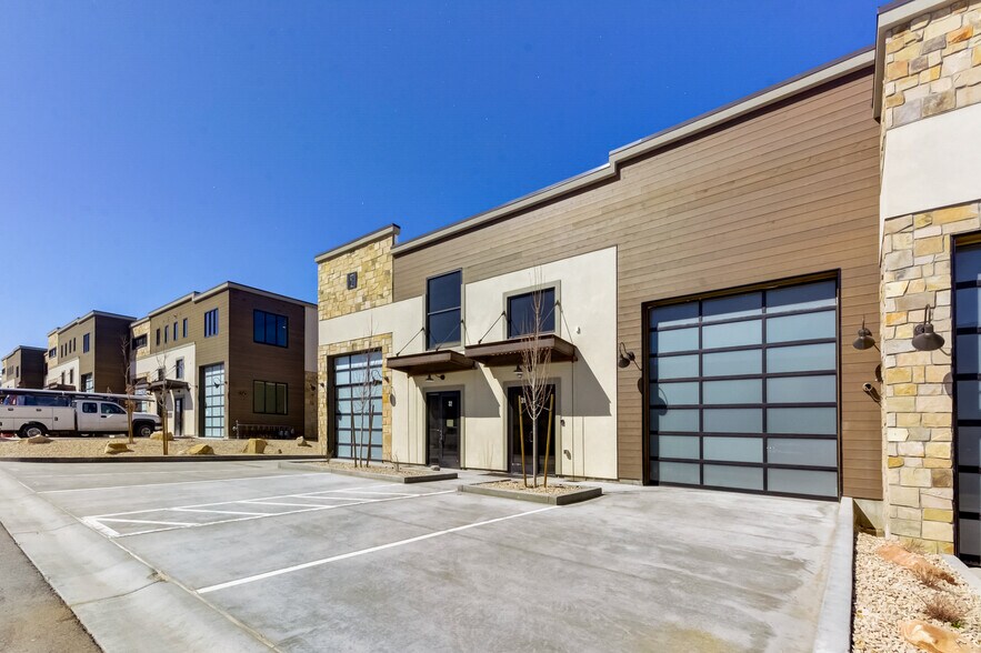 More Photos Of 4554 Forestdale Dr, Park City Light Manufacturing For Sale