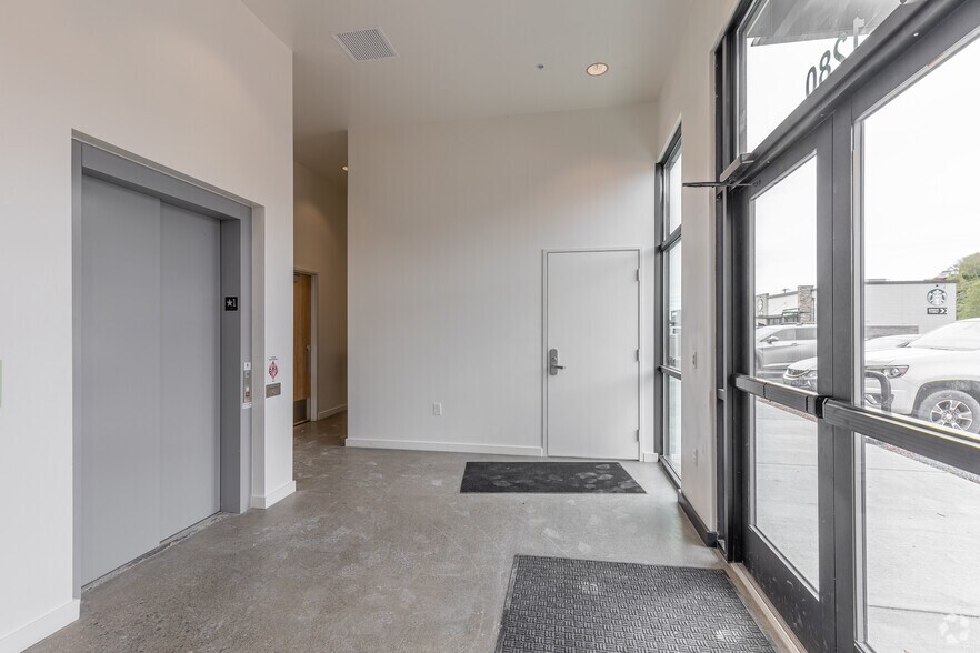 More Photos Of 1280 N Bayshore Dr, Coos Bay General Retail For Lease