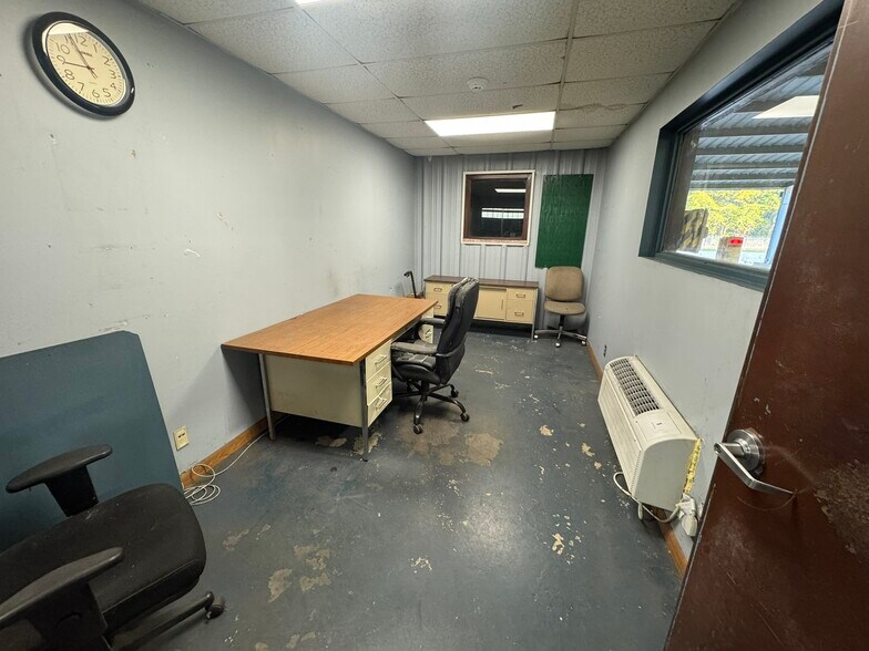 More Photos Of 4616 Enterprise Dr, Bartonville Industrial For Sale