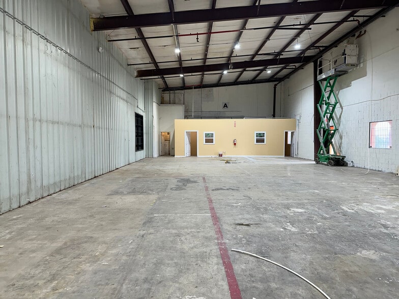 More Photos Of 6612 S 28th St, McAllen Warehouse For Lease