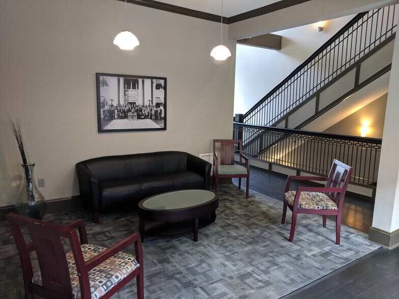 More Photos Of 20 3rd St SW, Winter Haven Storefront Retail Office For Lease