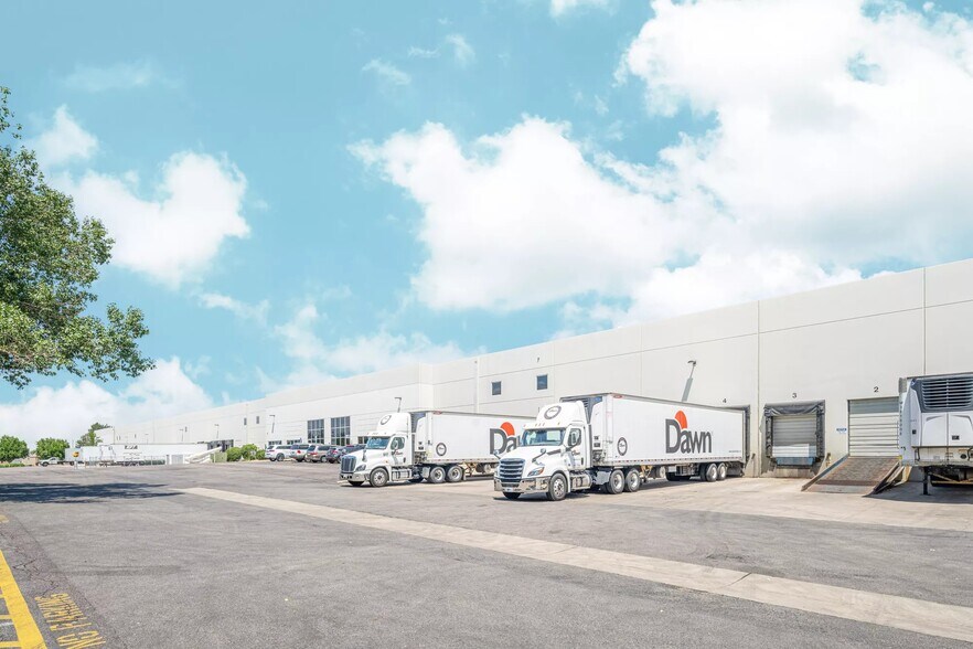 More Photos Of 5301 Peoria St, Denver Distribution For Lease