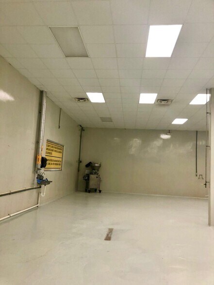 More Photos Of 2041 Amistad Dr, San Benito Warehouse For Sale