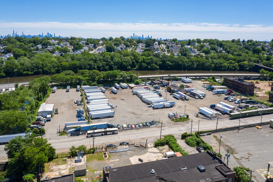 More Photos Of 2120 McCarter Hwy, Newark Land For Lease