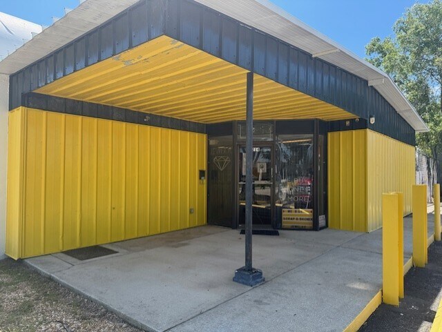 More Photos Of 214 Domaris Ave, Lake Wales General Retail For Lease