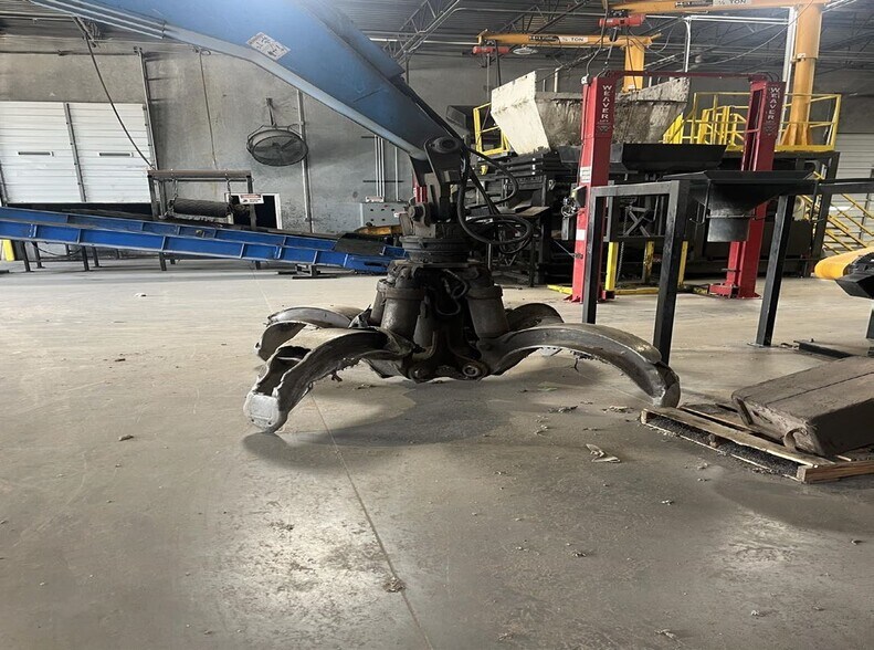 More Photos Of 6800 S Interstate Highway 45, Wilmer Showroom For Lease