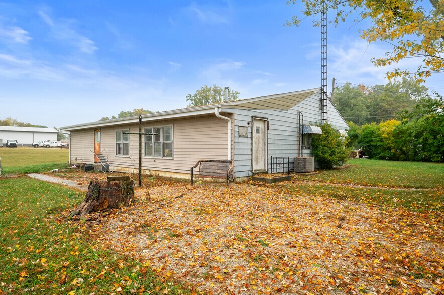 More Photos Of 17001 IN-3, Eaton Bar For Sale