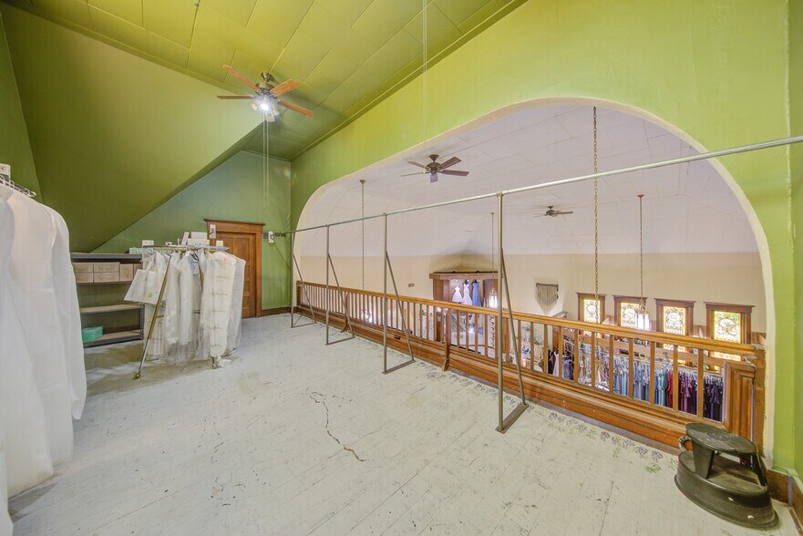 More Photos Of 2001 10th St, Emmetsburg General Retail For Sale