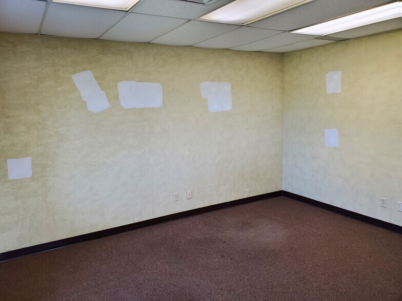 More Photos Of 426 W Ludwig Rd, Fort Wayne Storefront Retail Office For Lease