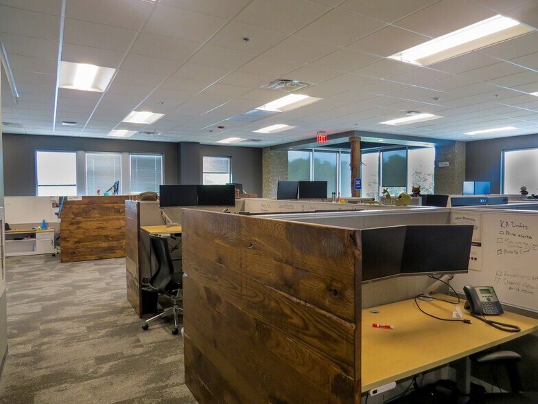 More Photos Of 6740 Rock Spring Rd, Wilmington Office For Sale