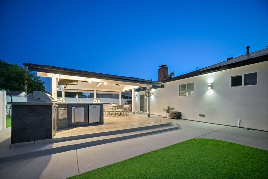 More Photos Of 8434 Oakdale Ave, Winnetka Multifamily For Sale