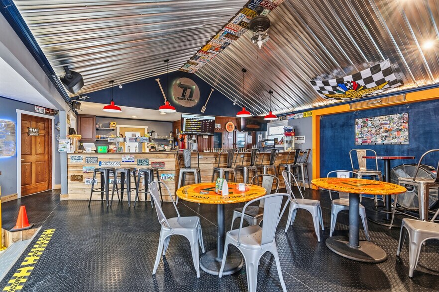 More Photos Of 21 W Canal St, Navarre Restaurant For Sale