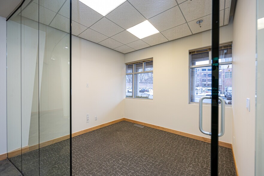More Photos Of 7390 Creek Rd, Sandy Office For Lease