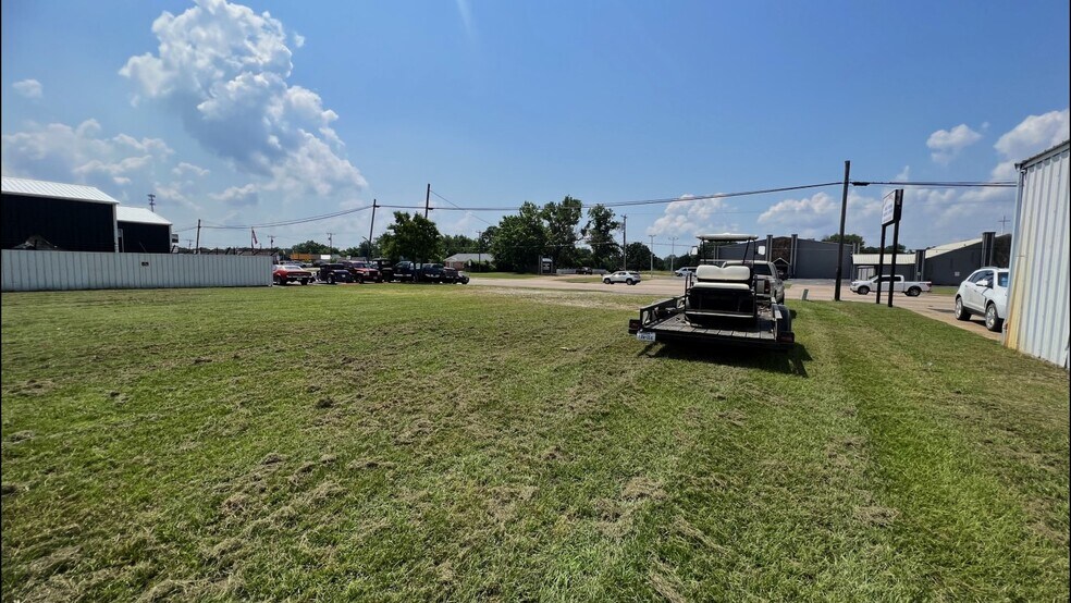 More Photos Of 2618 W Main St, Gun Barrel City Storefront For Sale