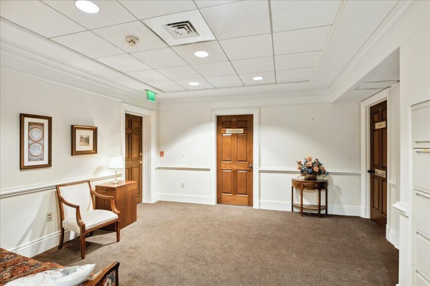More Photos Of 760 Hopmeadow St, Simsbury Office For Sale