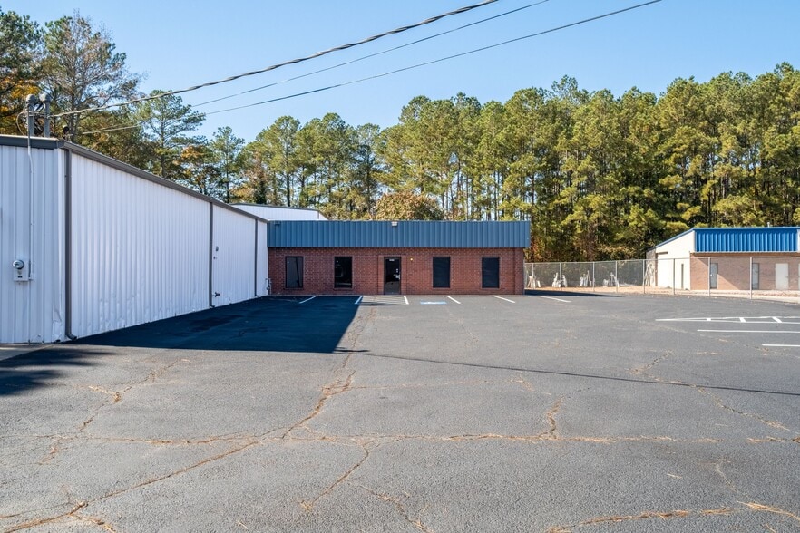 More Photos Of 1511 Commercial Ct, Jonesboro Warehouse For Sale