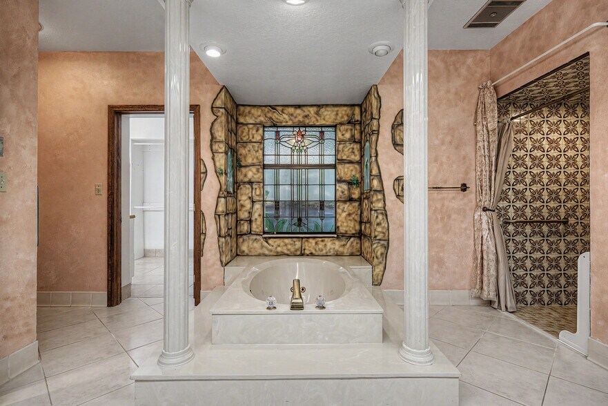 More Photos Of 2160 Laurence Dr, Clearwater Office For Sale