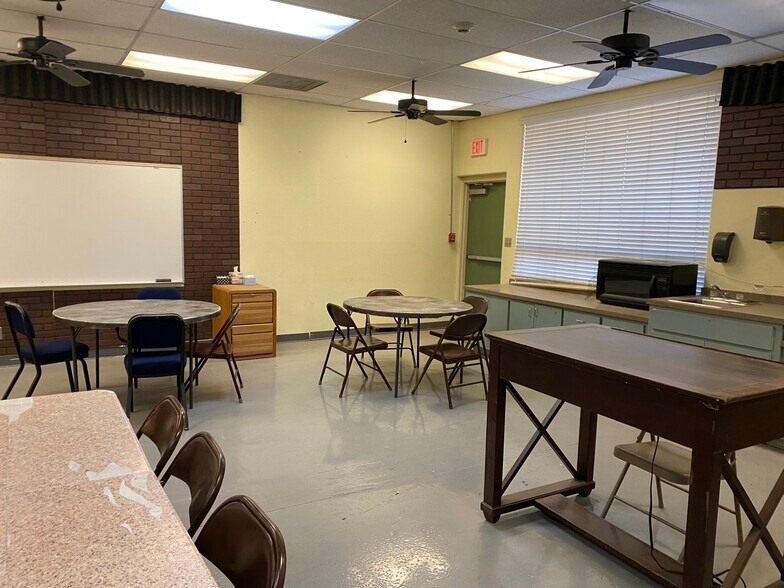 More Photos Of 630 W 17th Pl, Tempe Schools For Lease