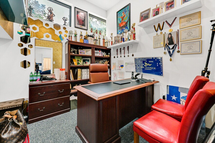 More Photos Of 20621 Westheimer Pky, Katy Freestanding For Sale