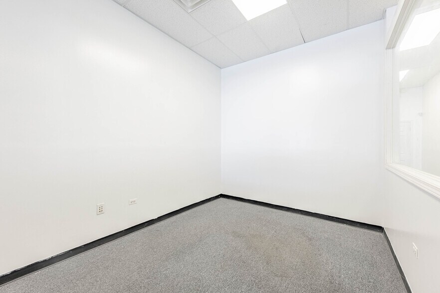 More Photos Of 338-350 S Main St, Lombard Storefront Retail Office For Lease