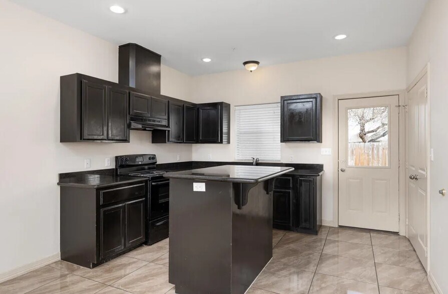 More Photos Of 1300 Hummingbird Ct, Pharr Apartments For Sale