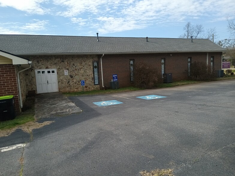 More Photos Of 1344 N 9th St, Griffin Religious Facility For Sale