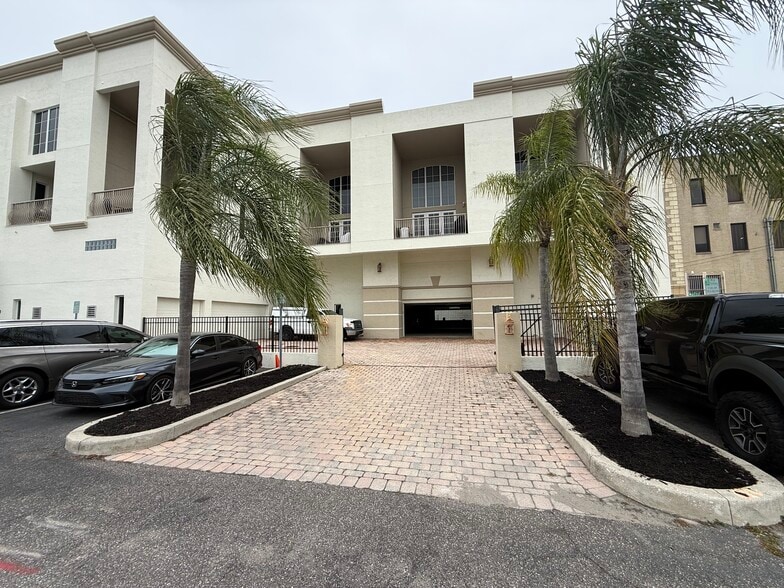 More Photos Of 128 S Beach St, Daytona Beach Apartments For Sale