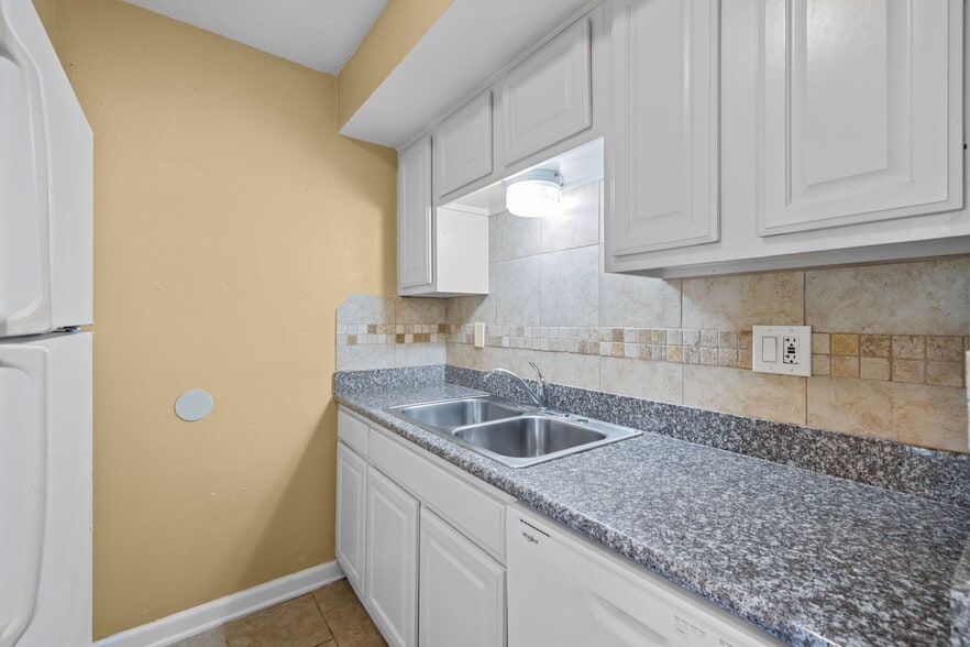 More Photos Of 601 E Coombs St, Alvin Apartments For Sale