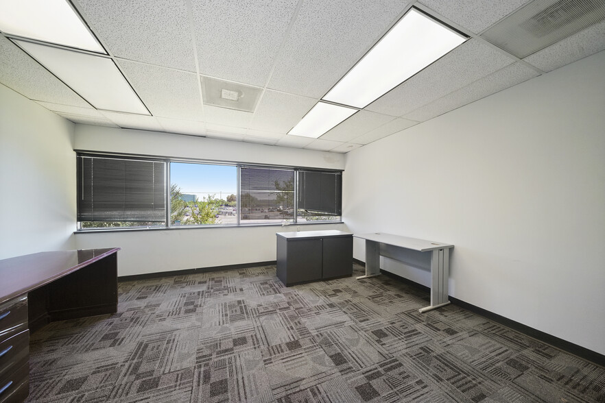 More Photos Of 9207 Country Creek Dr, Houston Office For Sale