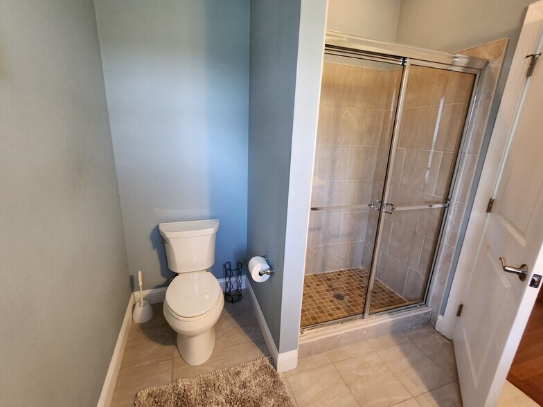 More Photos Of 1901 Pennview Rd, Havertown Flex For Sale