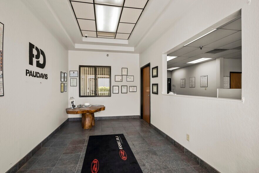 More Photos Of 802-808 Packer Way, Sparks Warehouse For Lease