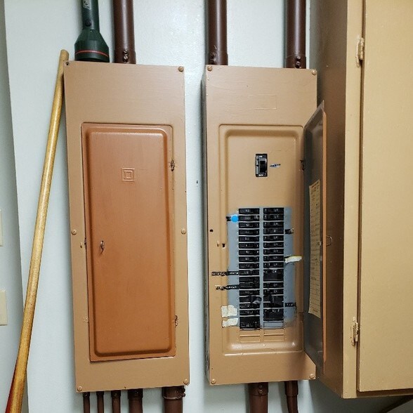 More Photos Of 99 3rd St, Maupin Restaurant For Sale