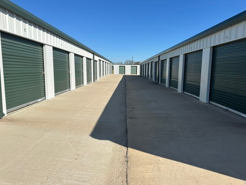 Primary Photo Of 2502 N 1st Ave, Durant Self Storage For Sale