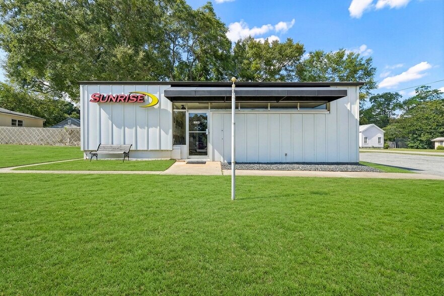 More Photos Of 224 E Broad St, Winder Medical For Sale