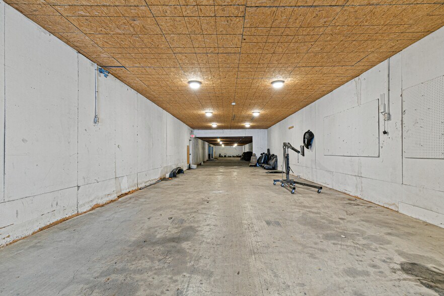 More Photos Of 11448 Reeder Rd, Dallas Light Distribution For Sale