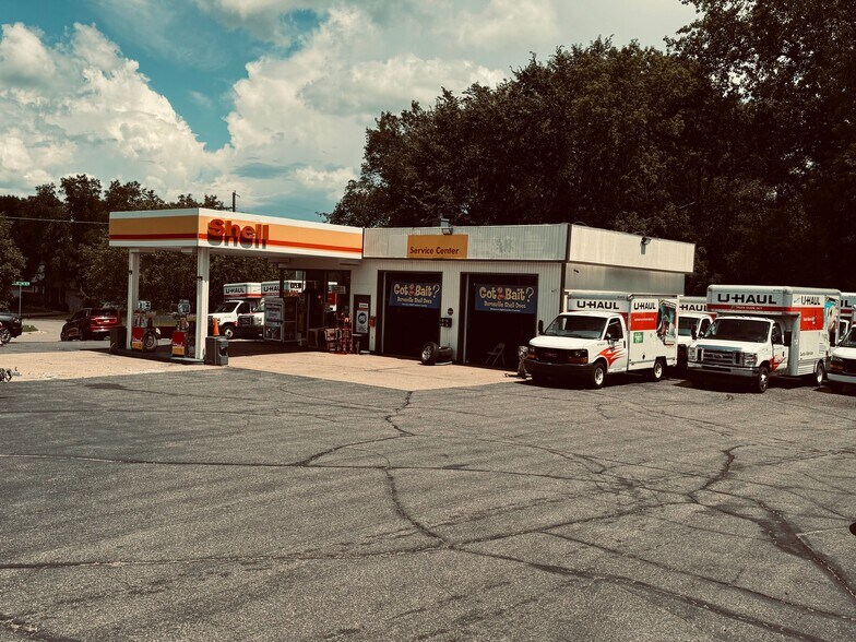 More Photos Of 14801 County Road 5, Burnsville Service Station For Lease