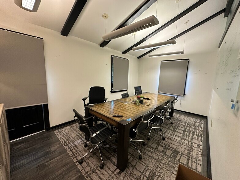 More Photos Of 442 Government St, Baton Rouge Office For Sale