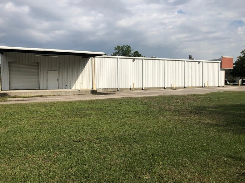 More Photos Of 10065 US Highway 129, Live Oak Freestanding For Sale