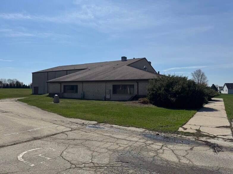 More Photos Of 2525 Oakwood Rd, Oak Creek Schools For Sale