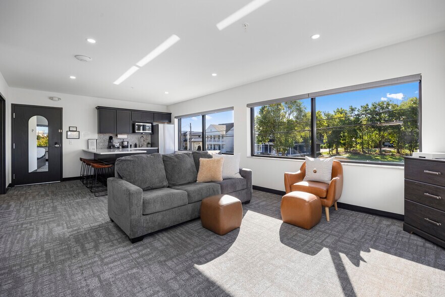 More Photos Of 419 E Market St, Sandusky Hotel For Sale