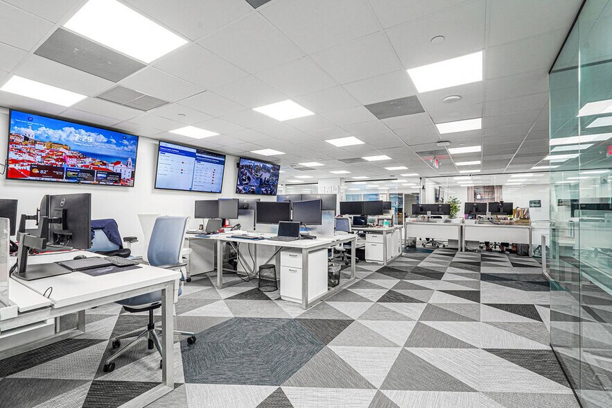 More Photos Of 1110 Brickell Ave, Miami Office For Sale